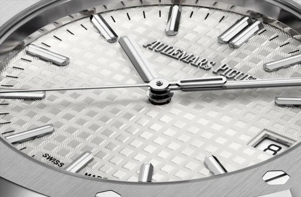 ROYAL OAK SERIES AUTOMATIC WINDING WATCH  5O ANNIVERSARY EDITION  Ref. 15550ST.OO.1356ST.01(AAAAA version) - Image 2